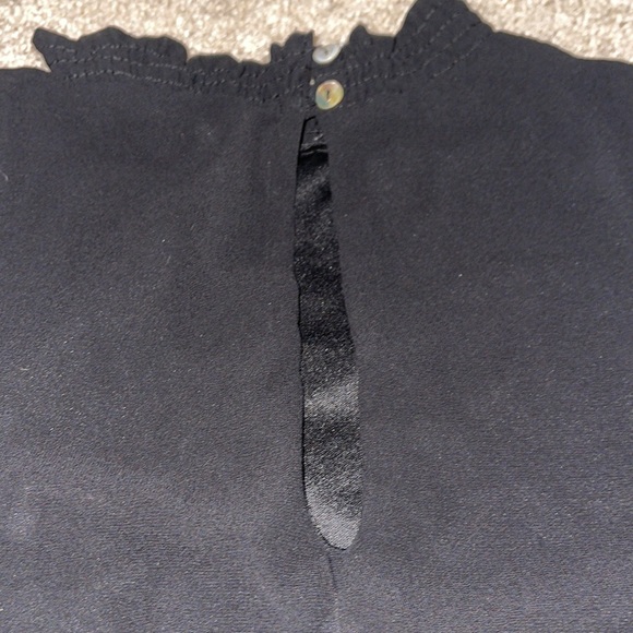 Sleeveless blouse - Picture 3 of 3